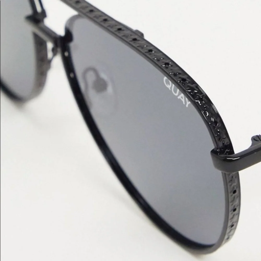 NEW Quay Starry Eyed Sunglasses Black/Smoke